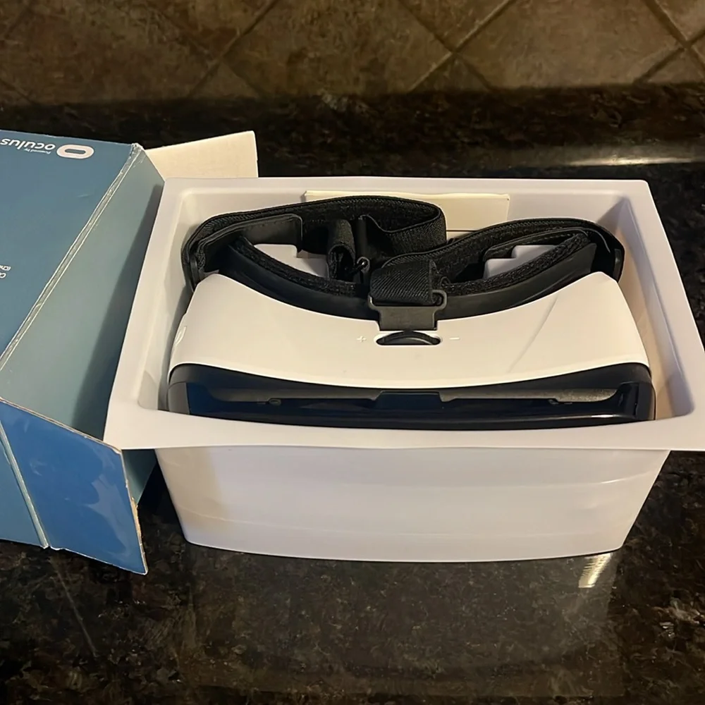 Samsung Gear VR. New without tag.